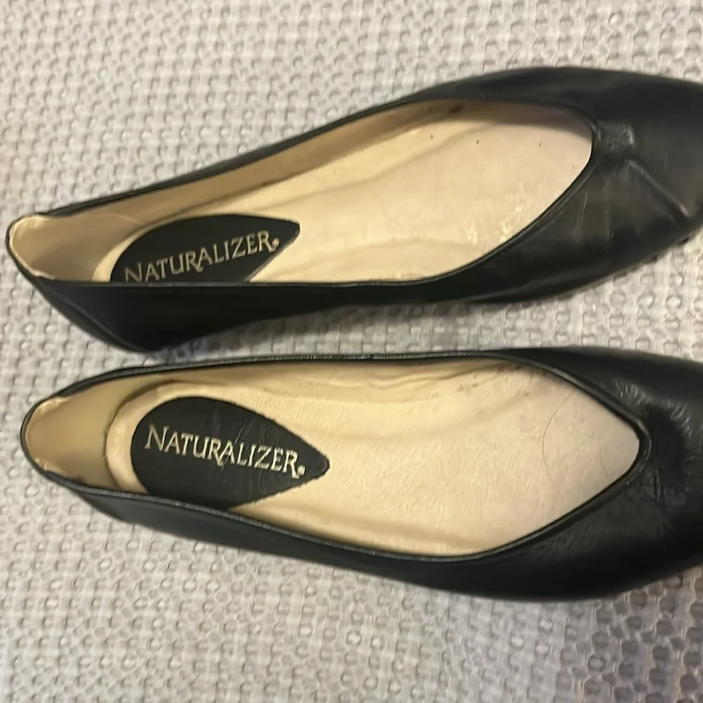 NATURALIZER Women’s Black Leather Wedge Low Heel Slip On Pointy Pump Shoes 7